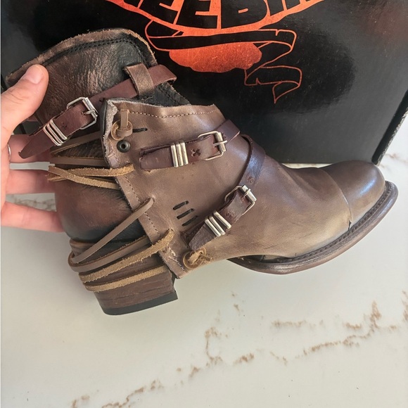 Freebird Crue booties size 7 NWT - Picture 2 of 4